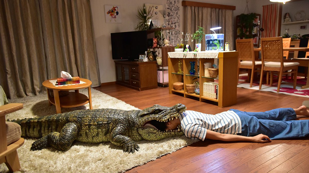 家に帰ると妻が必ず死んだふりをしています。