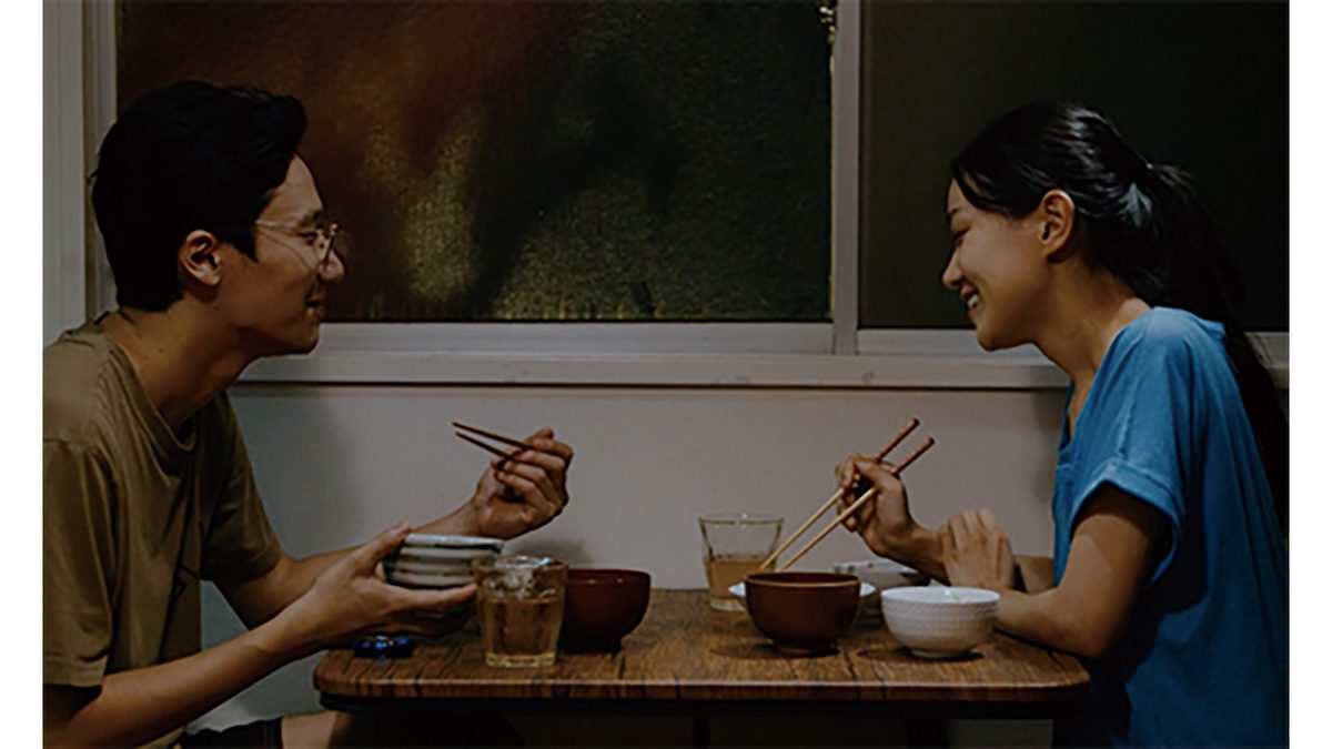 彼女来来